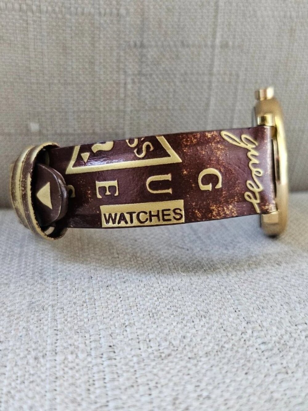 Vintage Guess Wristwatch Unisex Brown Leather Strap Gold Tone Face Analog Watch - Picture 9 of 12